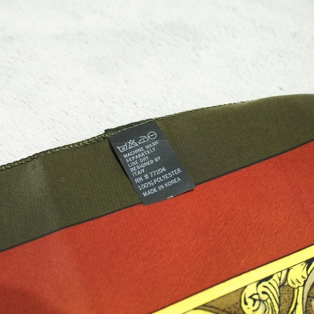 Vintage Italian Renaissance Designed Scarf 34x34 - Picture 4 of 6